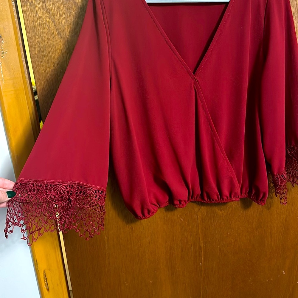 Maroon top - Picture 3 of 4